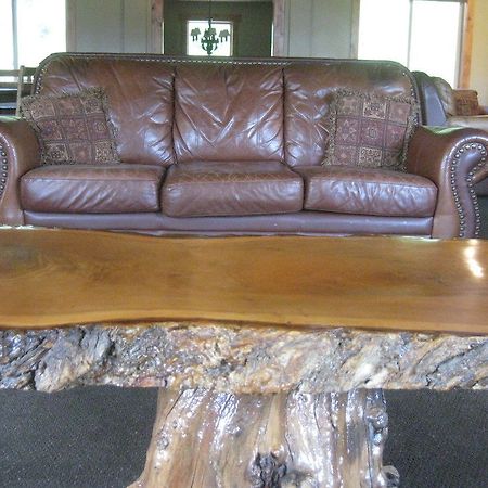 Beaver Creek Lodge Лоуган Екстериор снимка