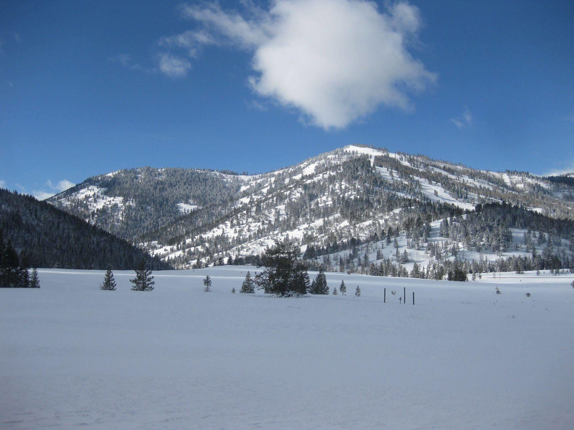 Beaver Creek Lodge Лоуган Екстериор снимка