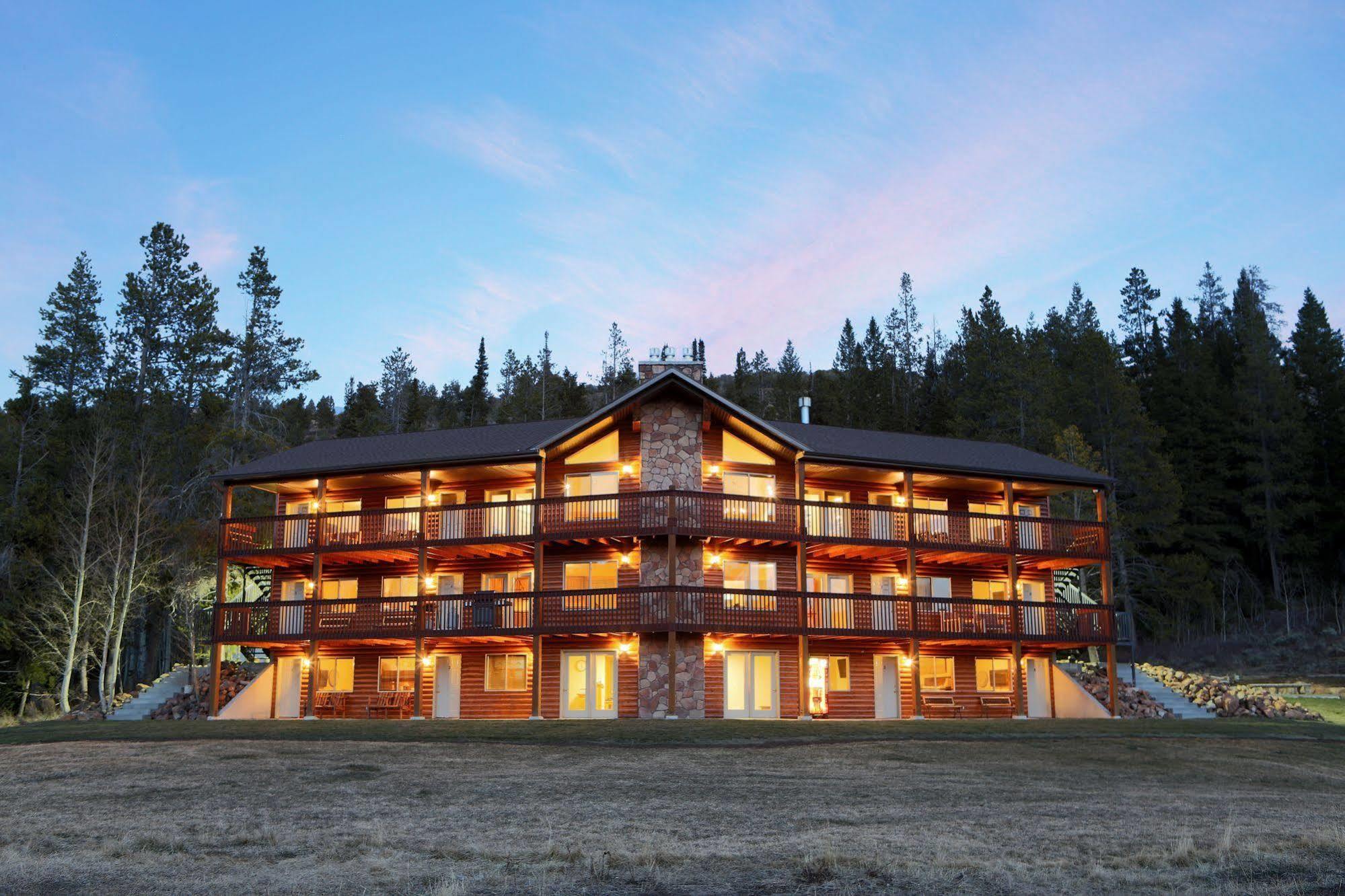 Beaver Creek Lodge Лоуган Екстериор снимка
