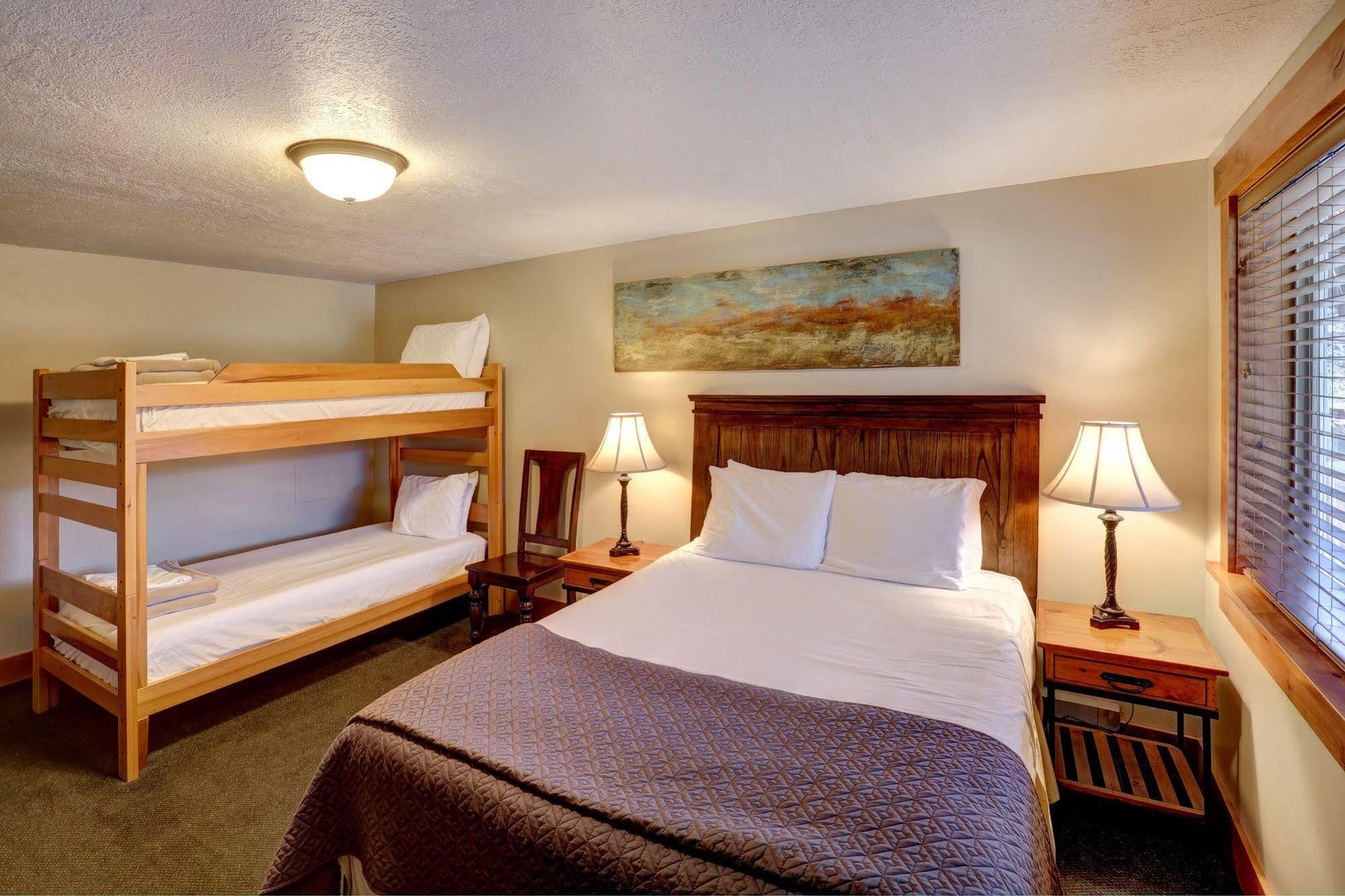 Beaver Creek Lodge Лоуган Екстериор снимка