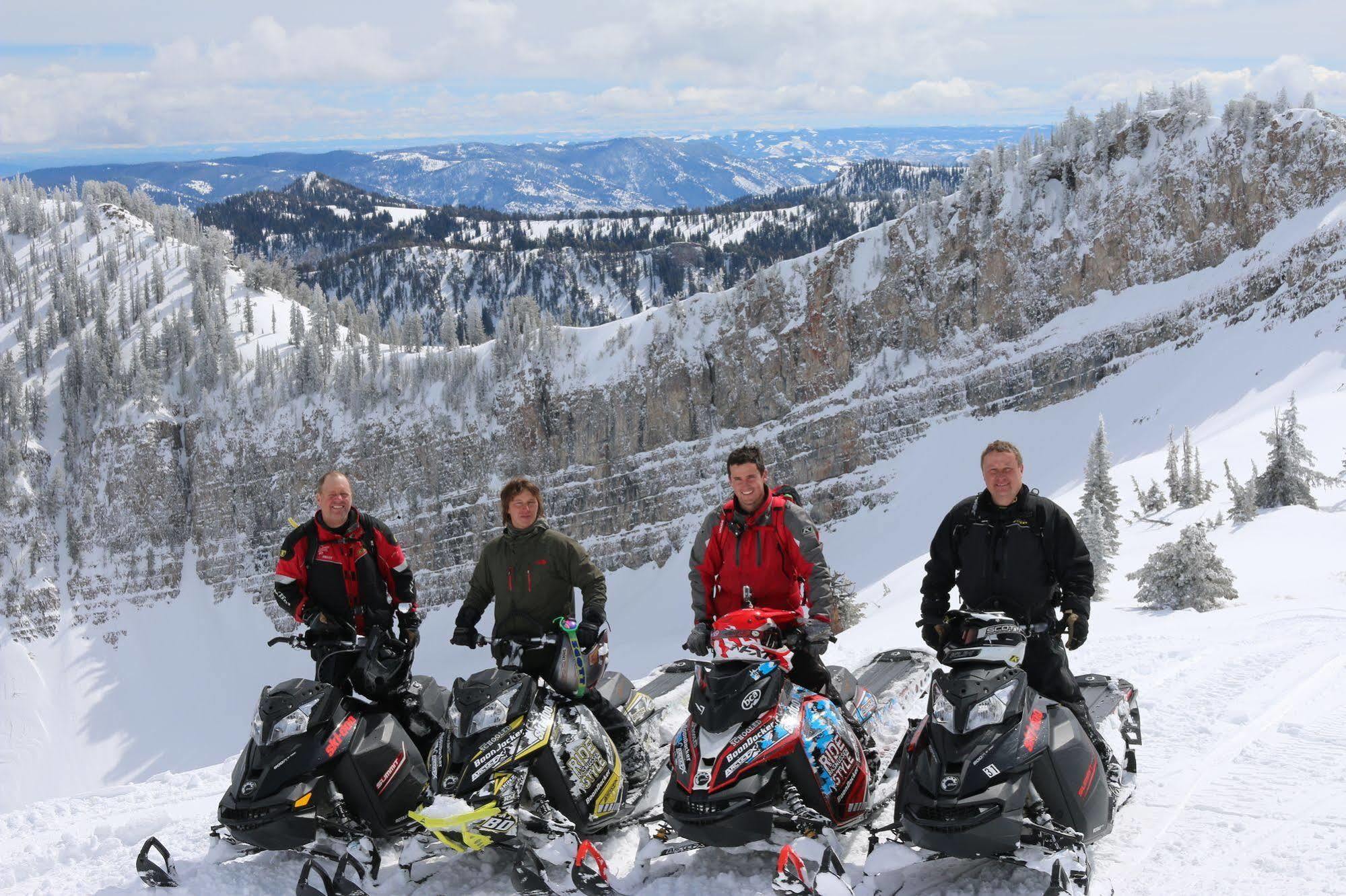 Beaver Creek Lodge Лоуган Екстериор снимка