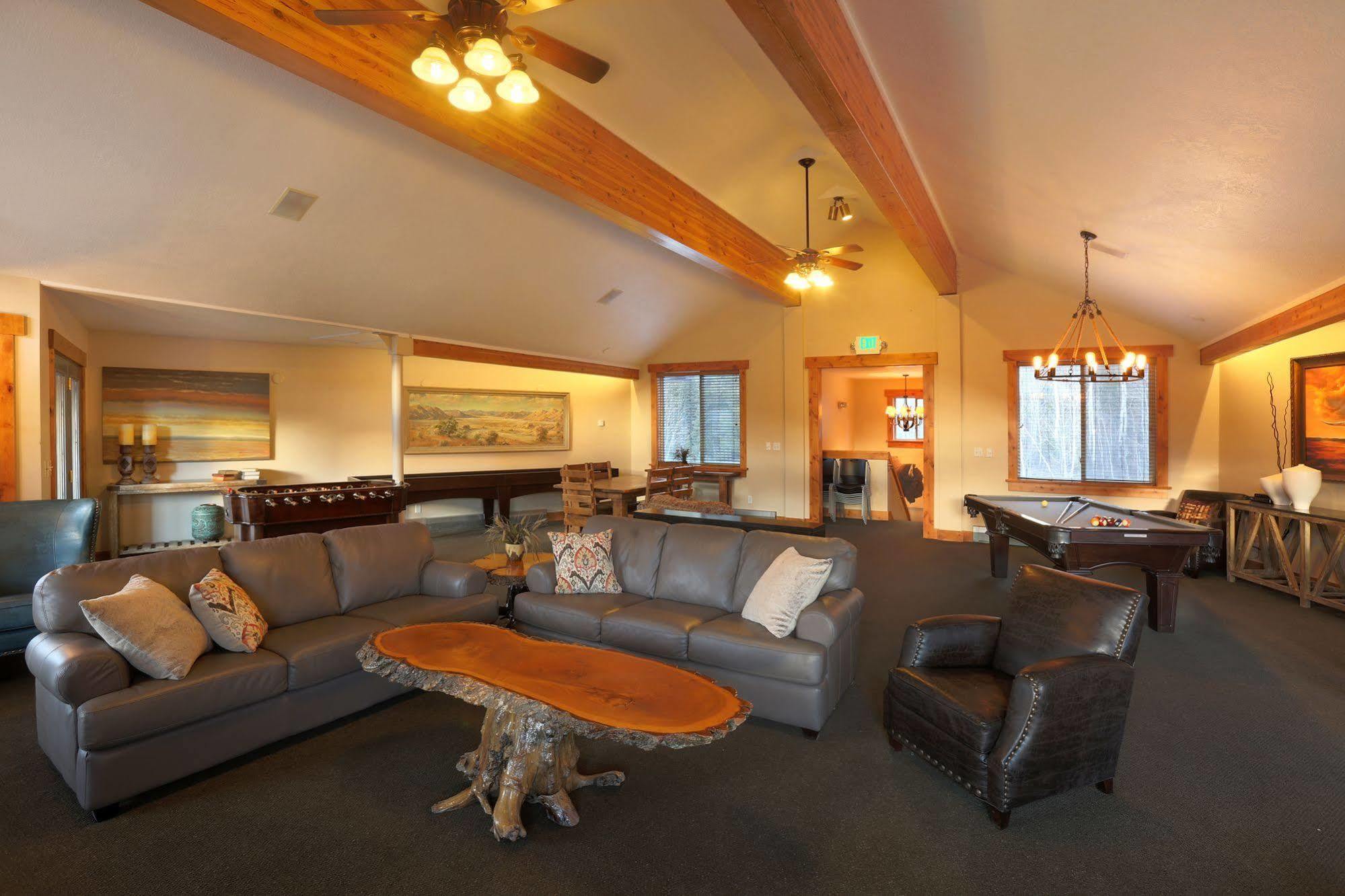 Beaver Creek Lodge Лоуган Екстериор снимка