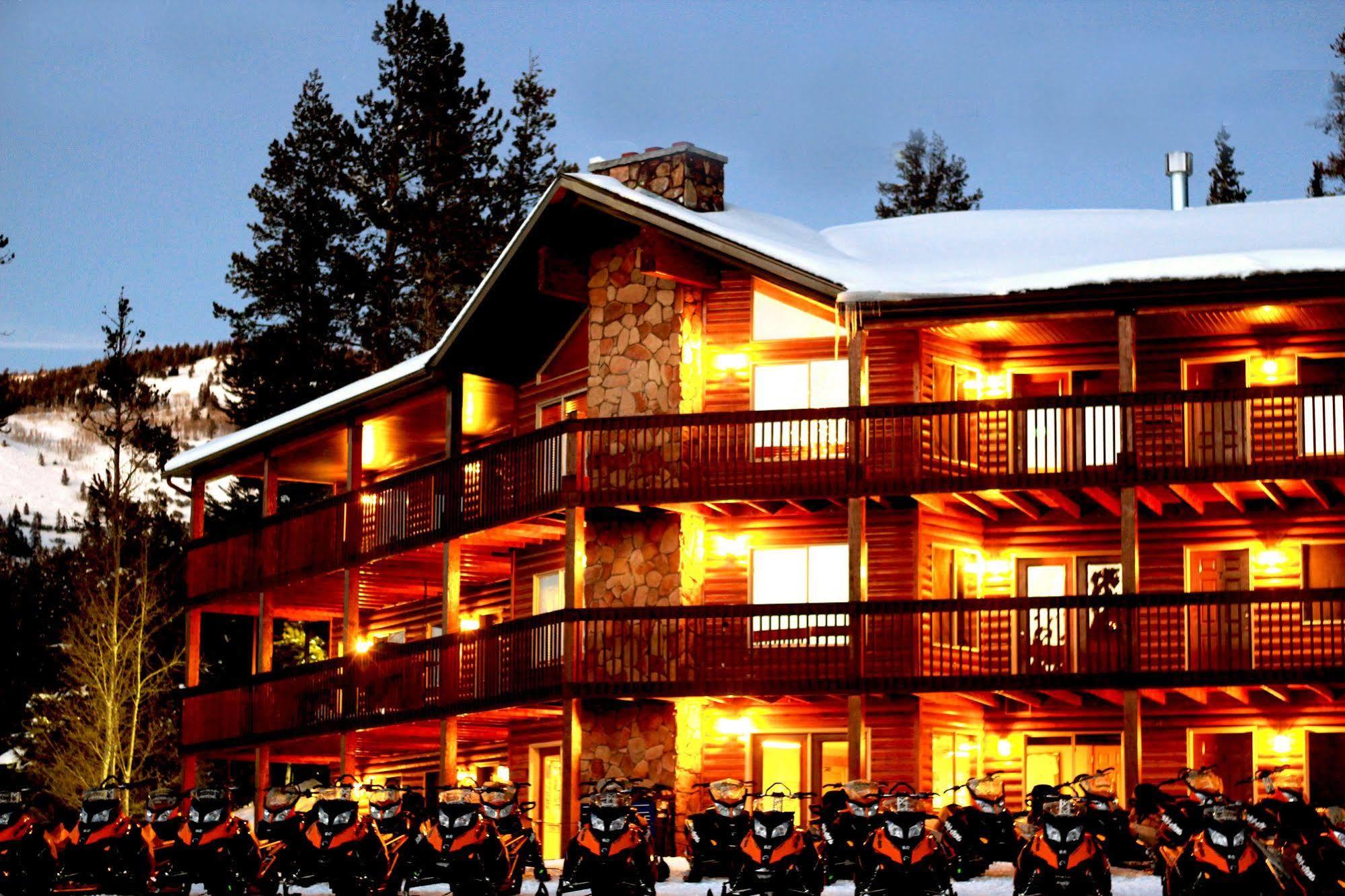 Beaver Creek Lodge Лоуган Екстериор снимка